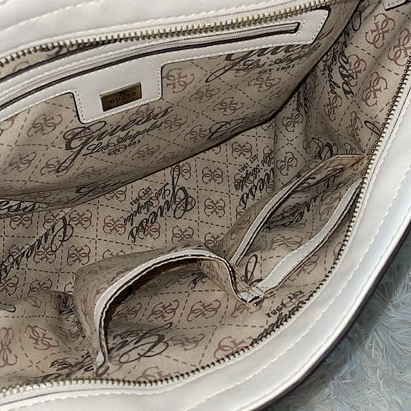 GUESS Bag - Picture 4 of 5